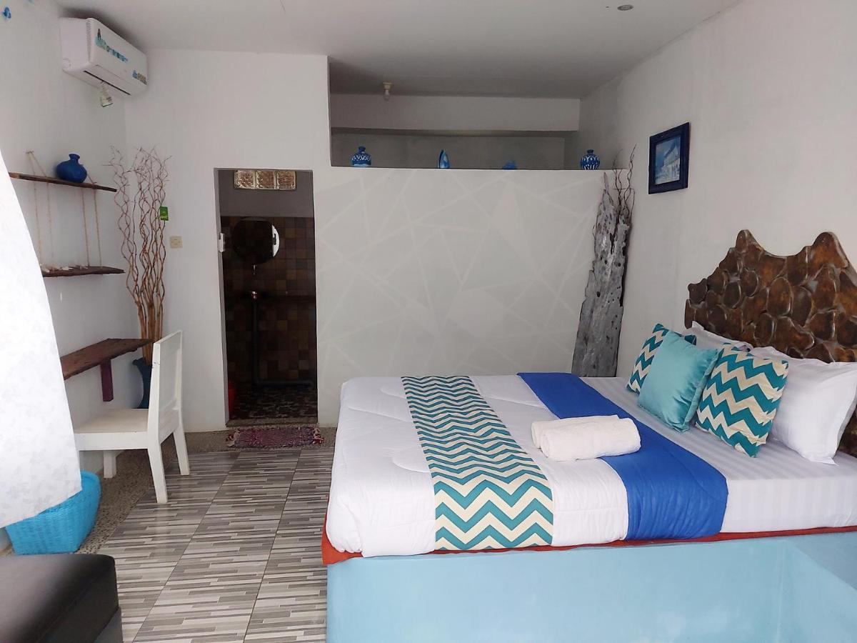 Blue Coral Homestay Karimunjawa Exterior photo