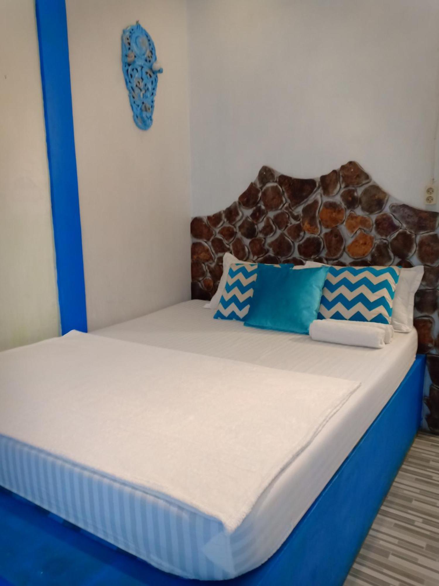 Blue Coral Homestay Karimunjawa Exterior photo
