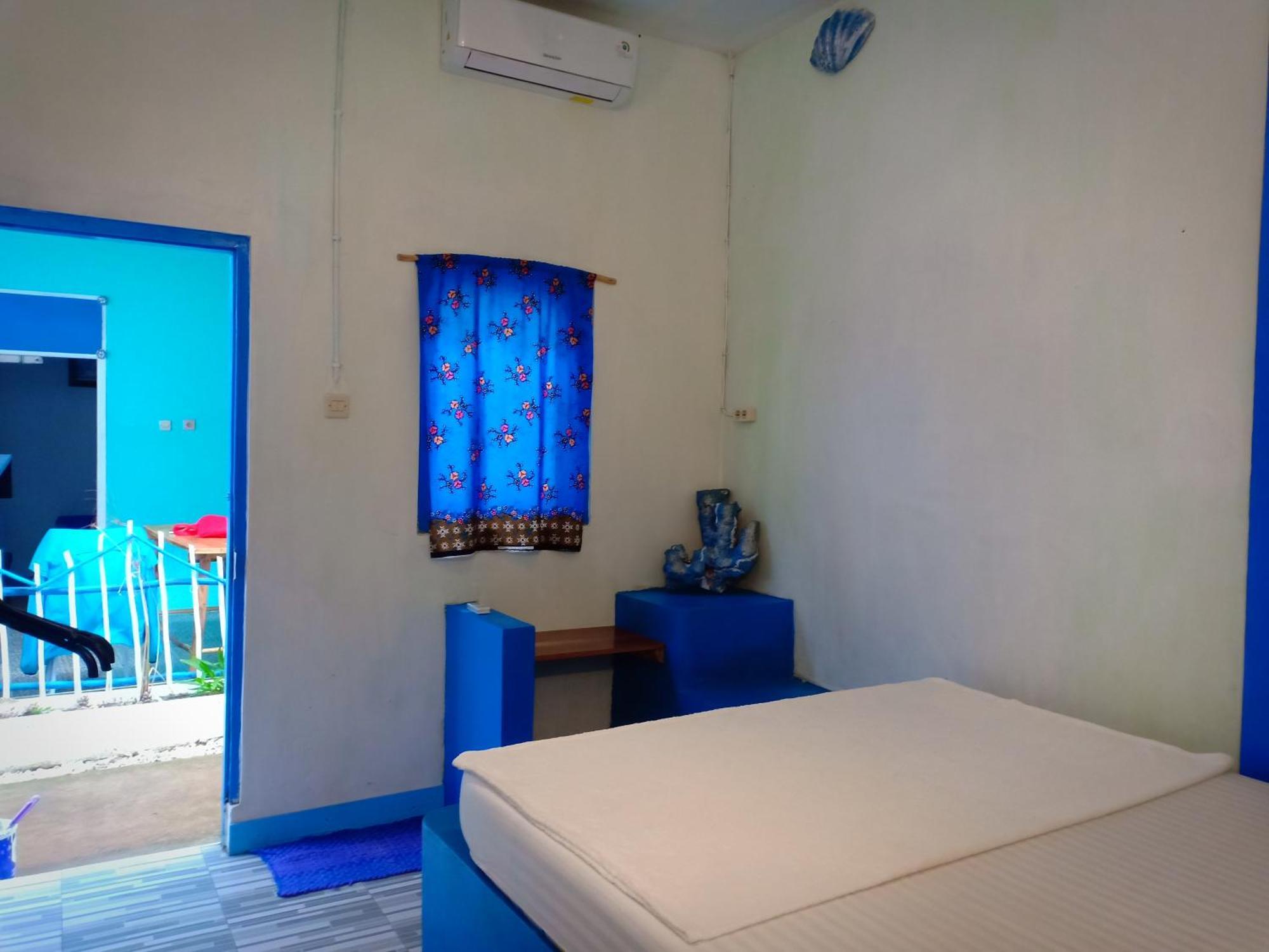 Blue Coral Homestay Karimunjawa Exterior photo
