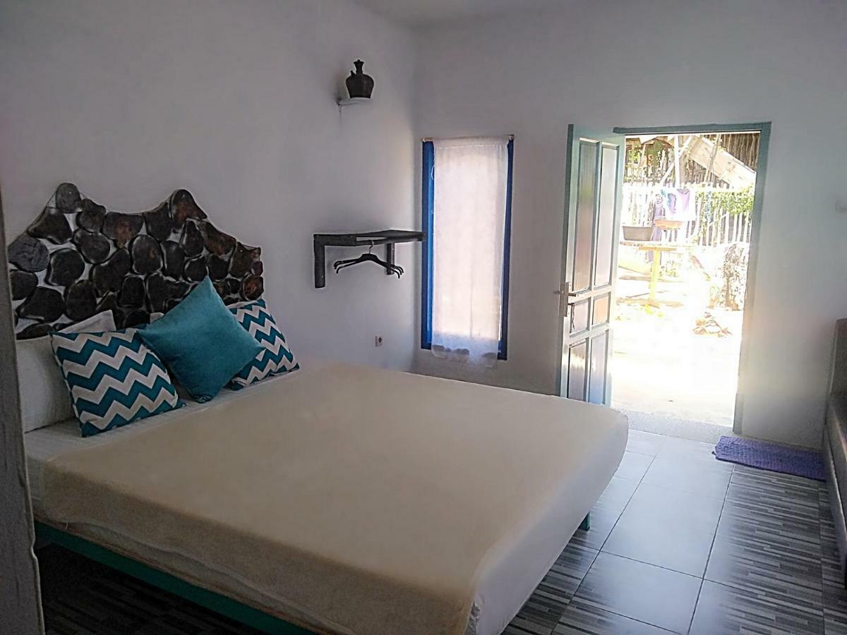 Blue Coral Homestay Karimunjawa Exterior photo